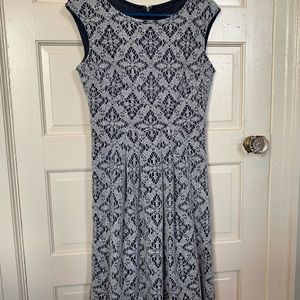 Lace stretchy midi dress